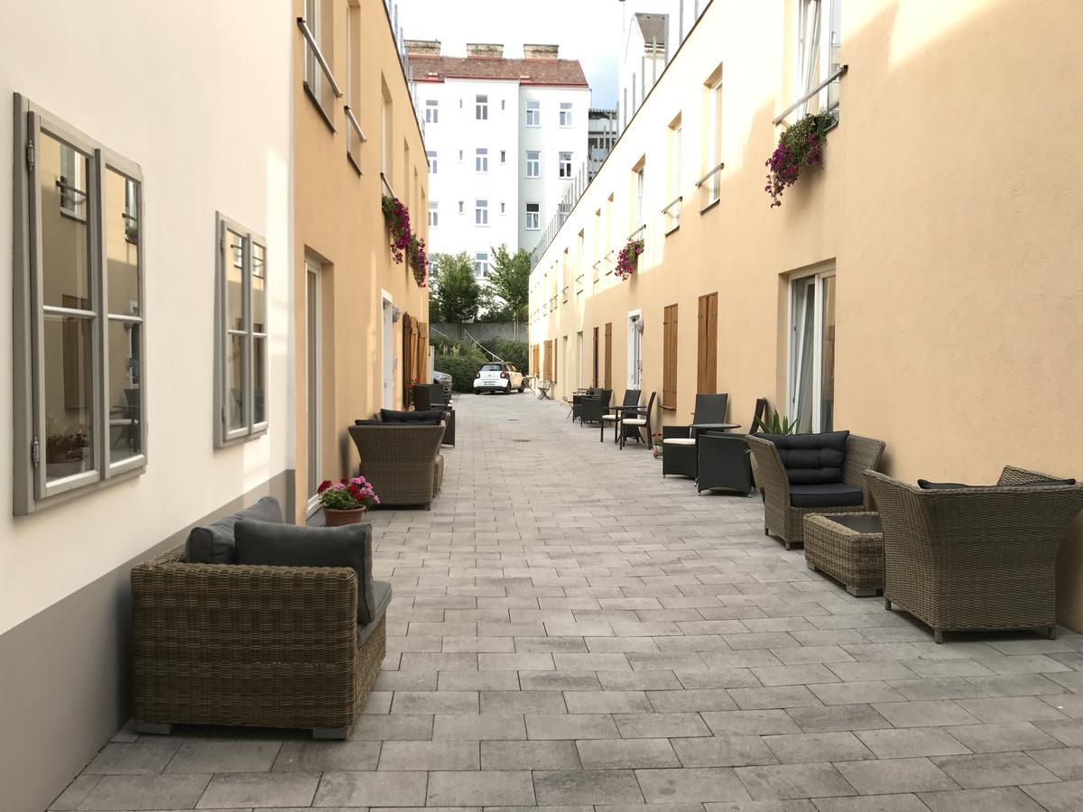 Boutique Hostel - Zum Goldenen Kegel Vienna Exterior photo