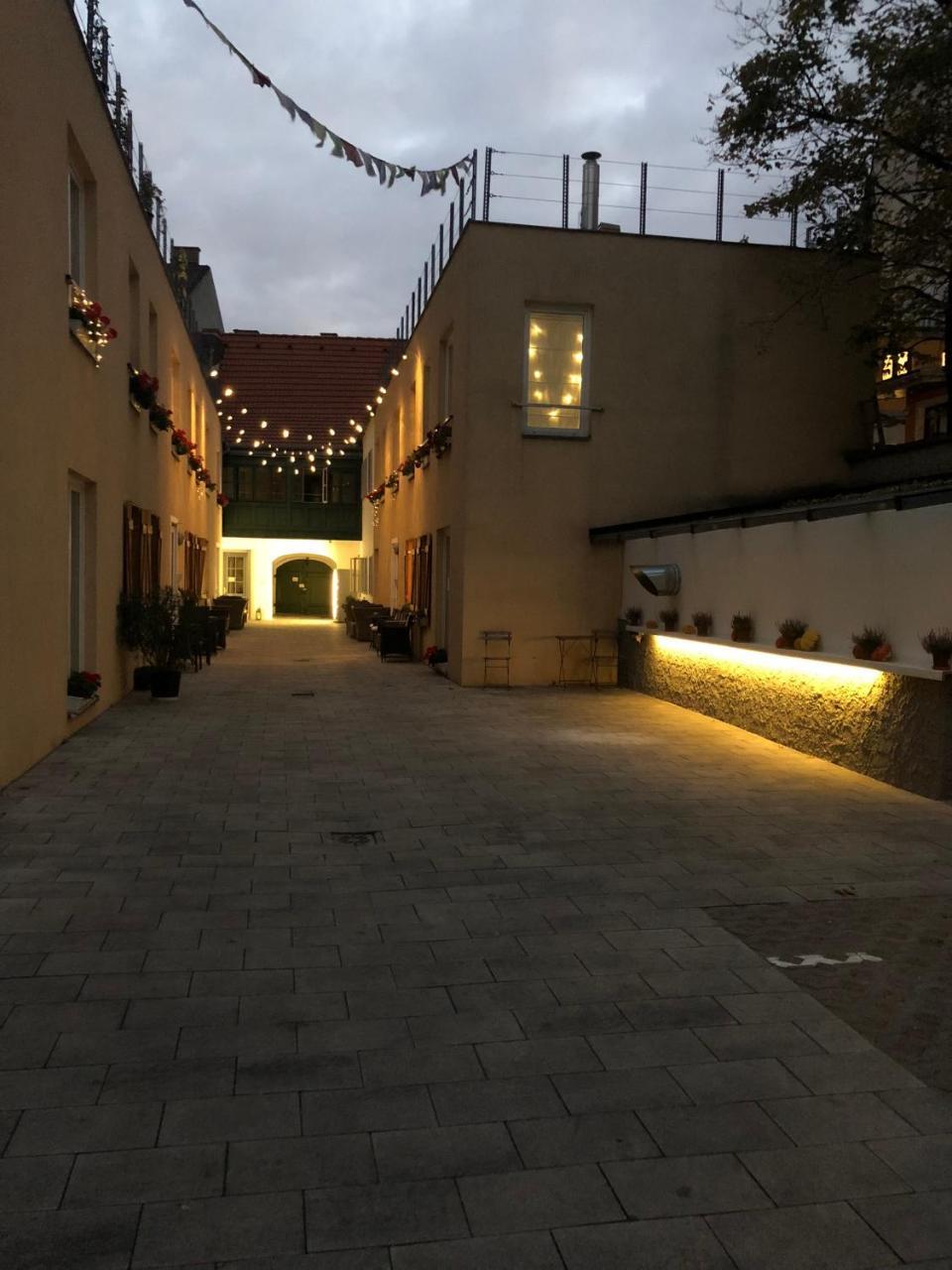 Boutique Hostel - Zum Goldenen Kegel Vienna Exterior photo