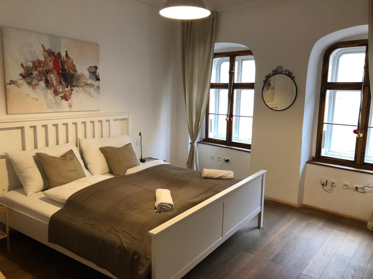 Boutique Hostel - Zum Goldenen Kegel Vienna Exterior photo