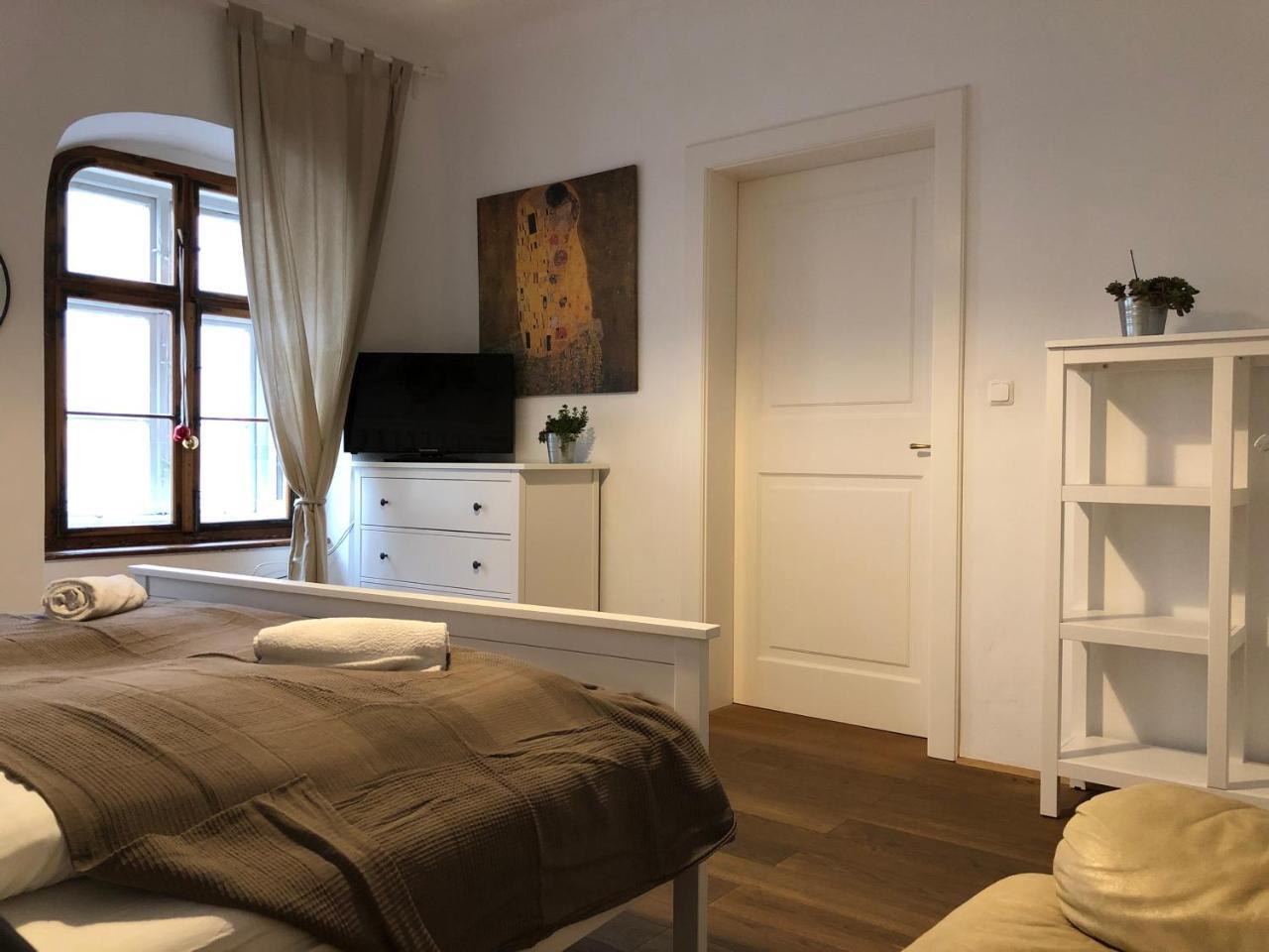 Boutique Hostel - Zum Goldenen Kegel Vienna Exterior photo
